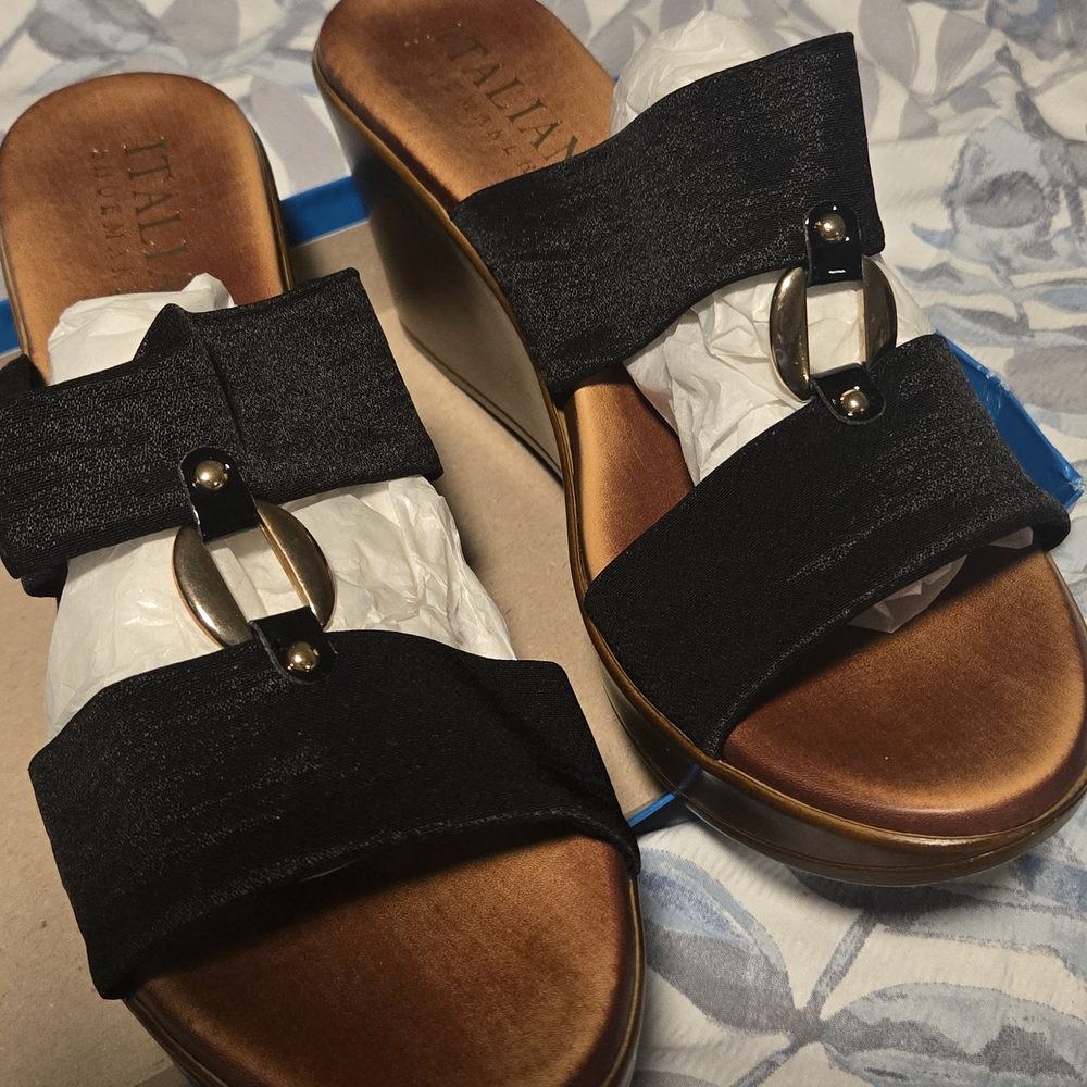 NIB Italian Shoemakers Black Wedge Sandals